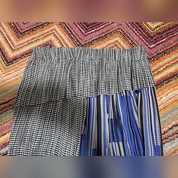 H&M Pleated Skirt - Picture 5 of 7